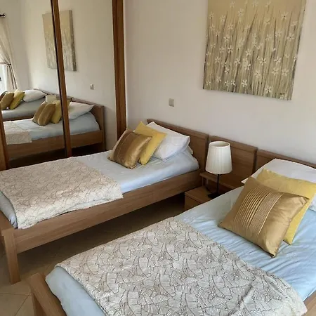 Stunning High Spec 2 Bed Apartment In Alvor Apartament